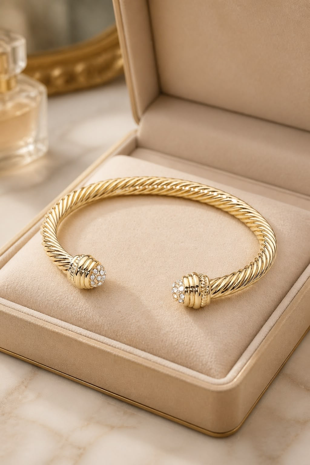 Aurelia Cuff